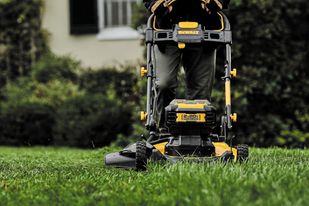 DEWALT Push Mower 2 X 20V MAX 21 1 2in Brushless Cordless Kit