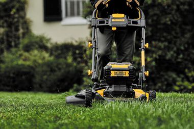 DEWALT 20V MAX 21.5 in. Battery Powered Walk Behind Push Lawn Mower with  (2) 10Ah Batteries & Charger DCMWP233U2 - The Home Depot